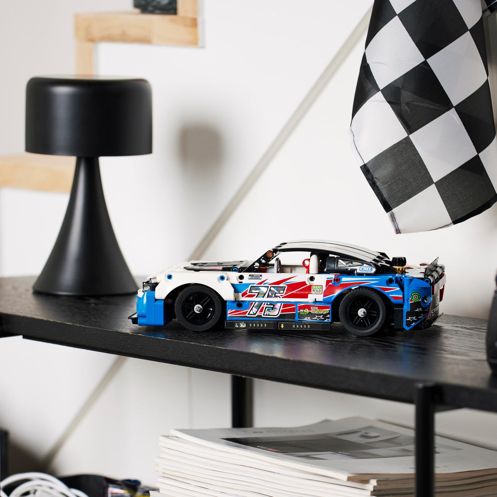 Technic NASCAR Next Gen Chevrolet Camaro ZL1 Model Car Kit J479654